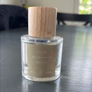 Oak essentials Cuir Rose Eau De Parfum